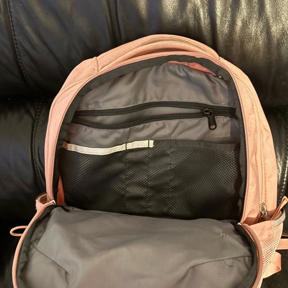 Used North face Jester Backpack Shady Rose Dark Heather/Gardenia White - Picture 3 of 6